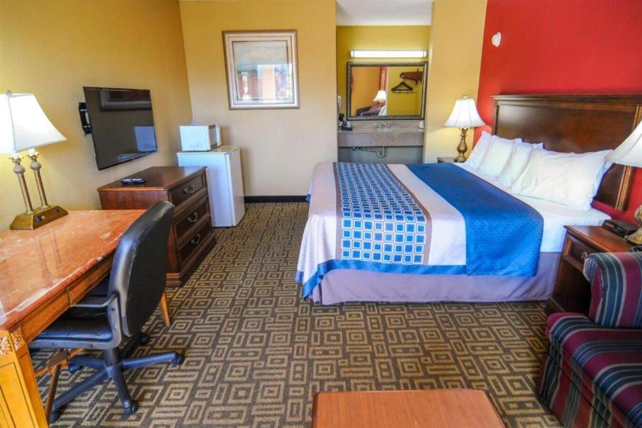 Heritage Inn Милледжвилл Экстерьер фото