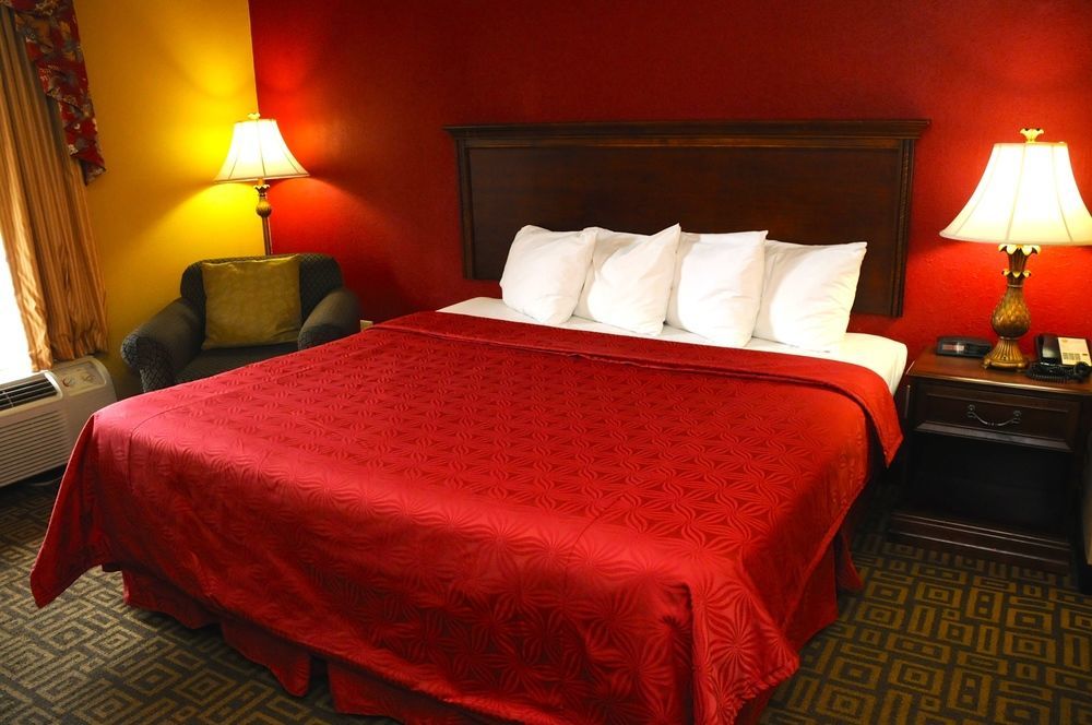 Heritage Inn Милледжвилл Экстерьер фото