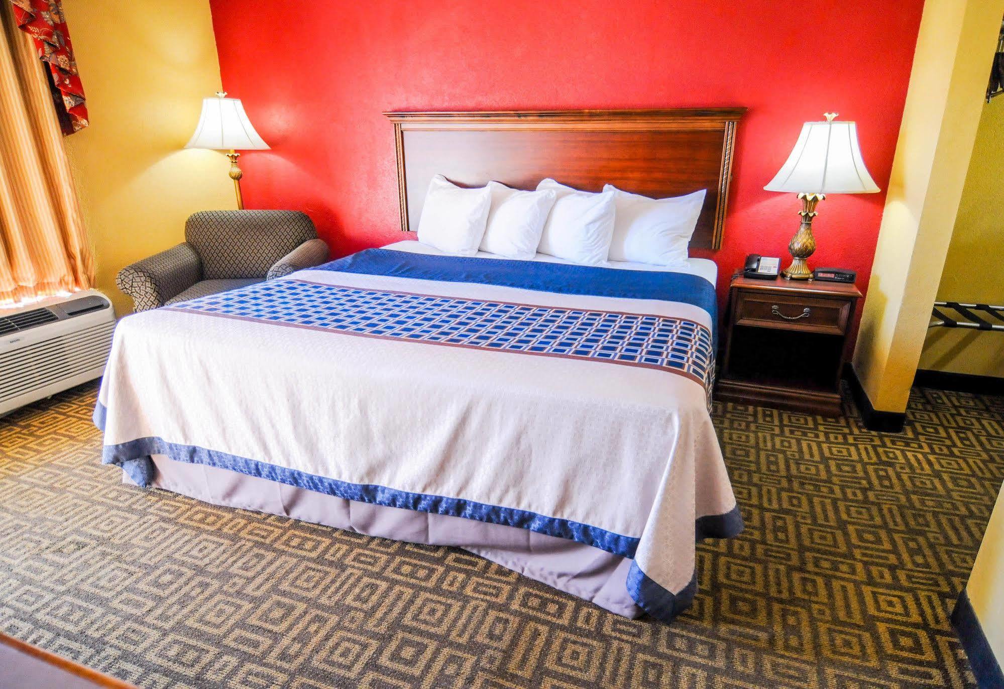 Heritage Inn Милледжвилл Экстерьер фото