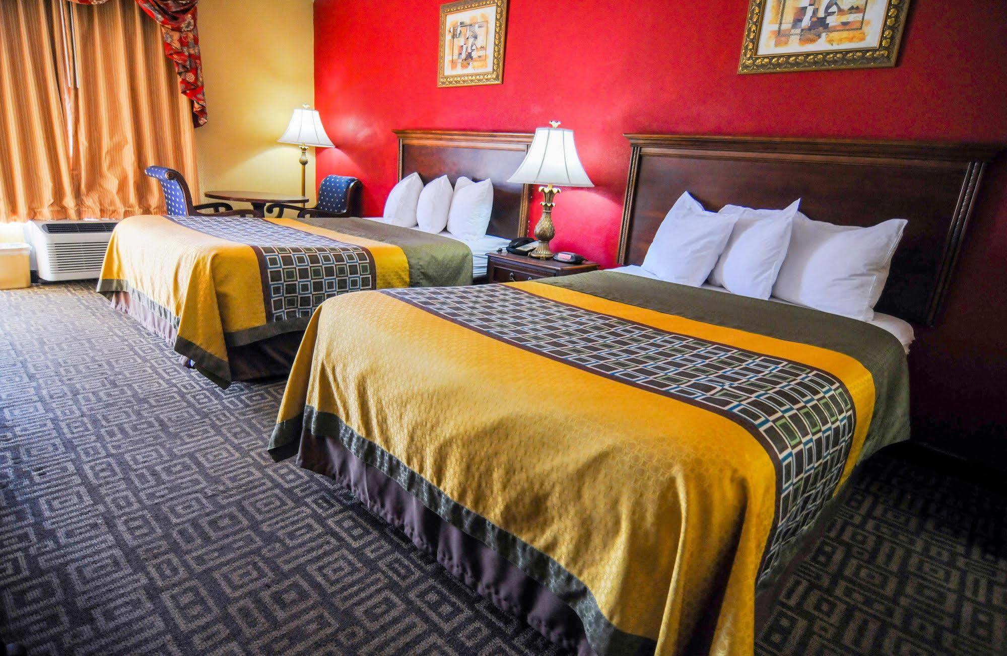 Heritage Inn Милледжвилл Экстерьер фото