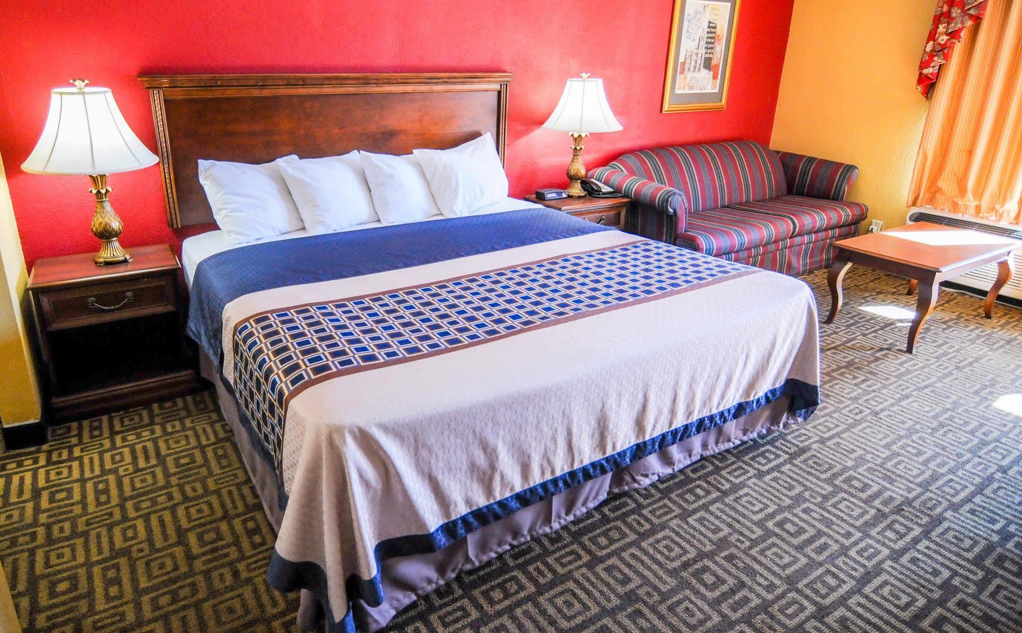 Heritage Inn Милледжвилл Экстерьер фото